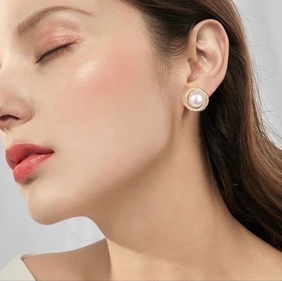 Gold-plated Crystal Pearl drop earrings with silver post BOGO - Picture 4 of 15